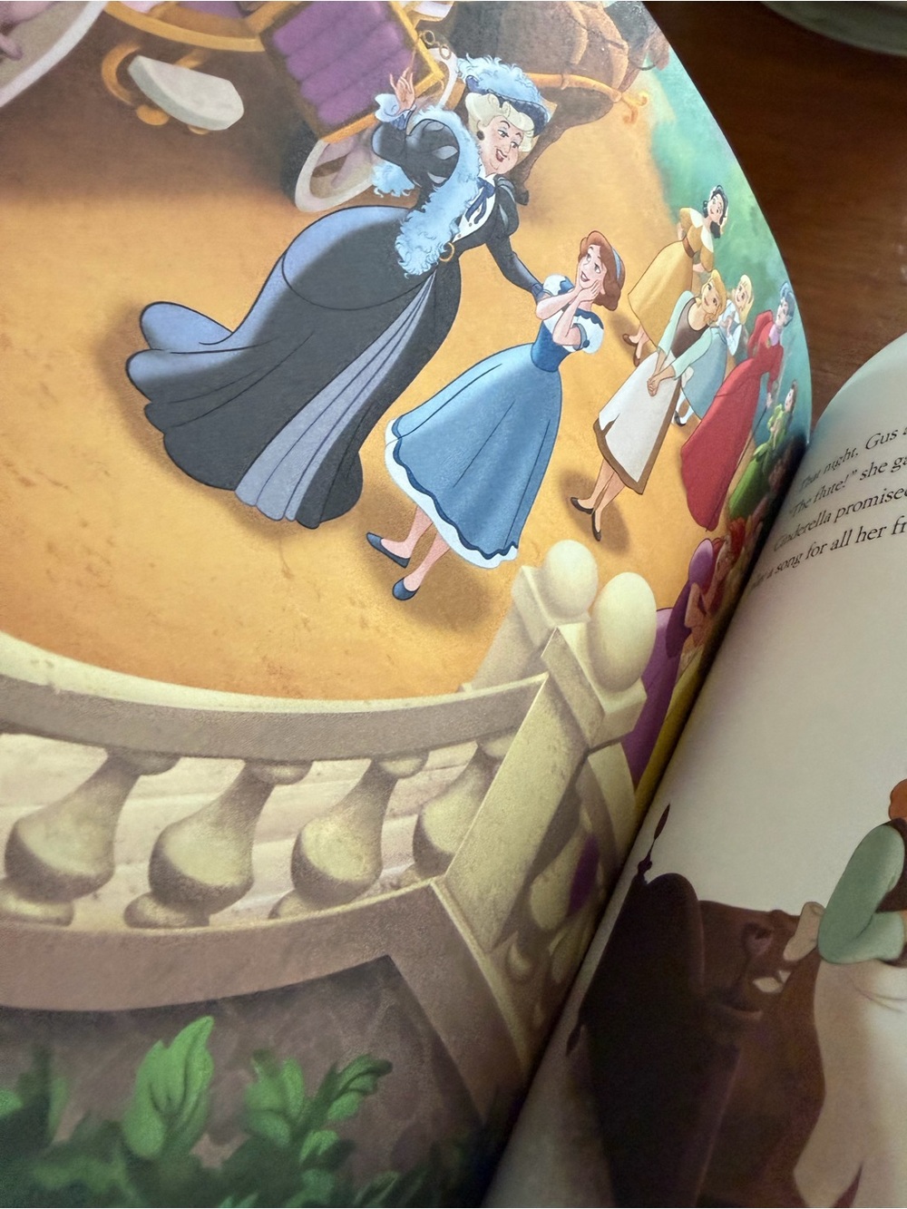 Disney Princess 5 Minute Princess Stories. EUC - Picture 6 of 7